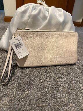 NWT Coach Pebbled Leather Double Zipper Wristlet in Chalk